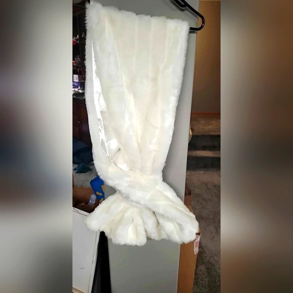 Fur shawl - Picture 3 of 4